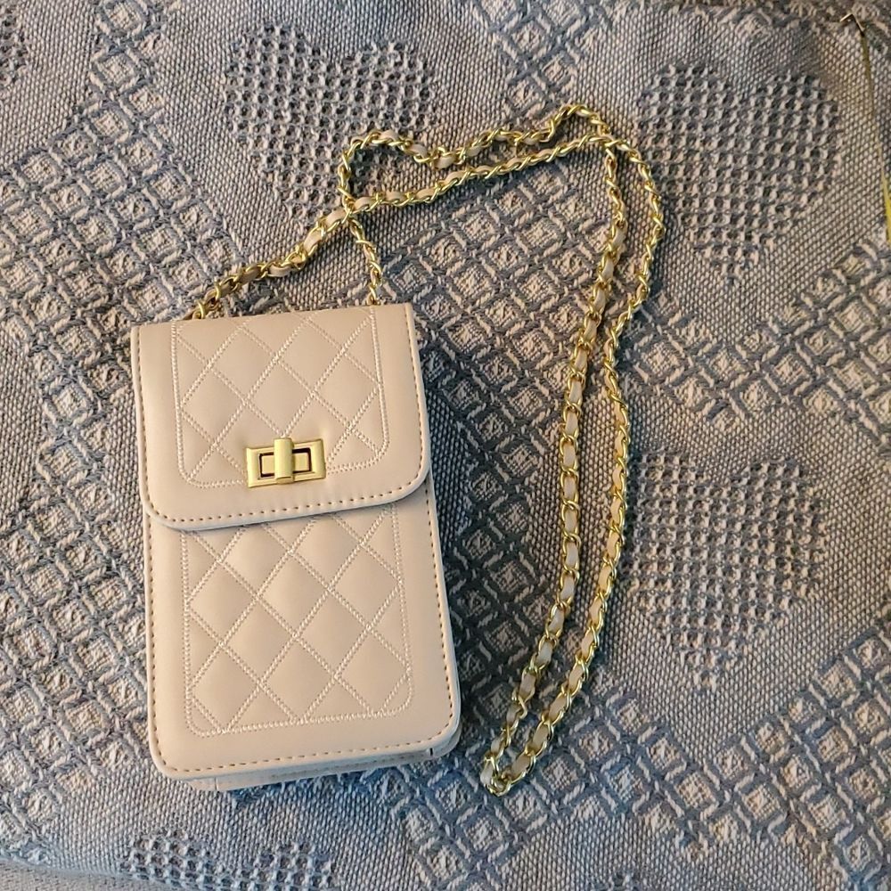 NIB! Crossbody bag,shoulder purse, clutch,Quilt Cream.8"x4.5" out for pic only!